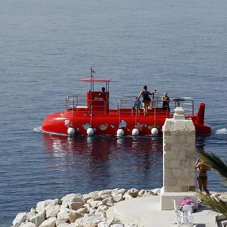 Waterfront Ivan Daire